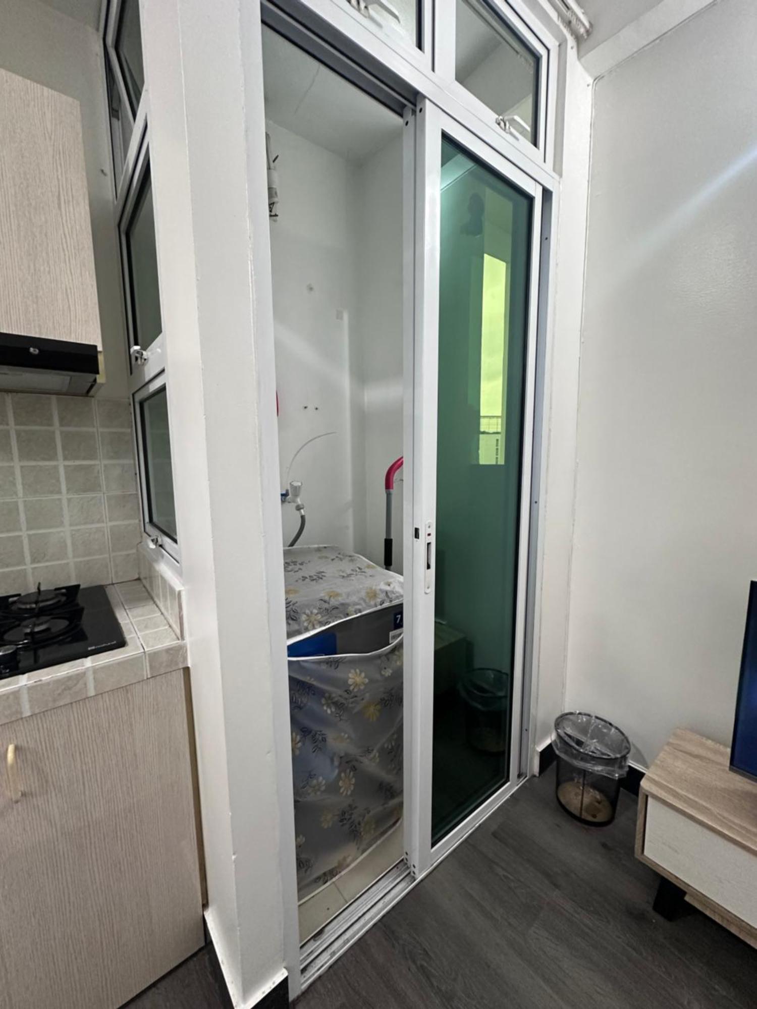 Riviera Cove - 1 Bedroom With Living & Kitchen Apartment Male