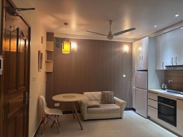 Riviera Cove - 1 Bedroom With Living & Kitchen *