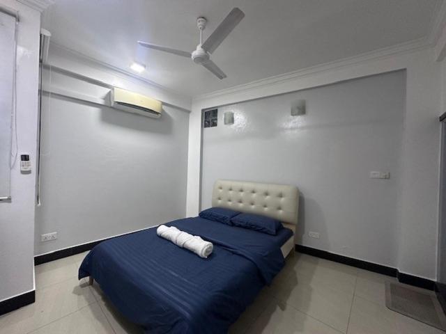 Riviera Cove - 1 Bedroom With Living & Kitchen *