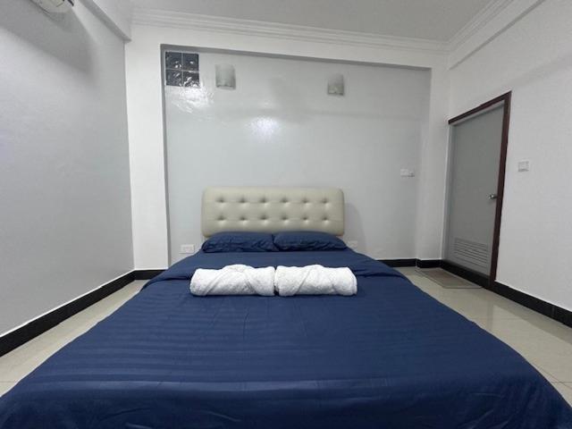 Apartment Riviera Cove - 1 Bedroom With Living & Kitchen Male