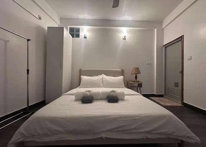 Riviera Cove - 1 Bedroom Apartment With Living Room & Kitchen