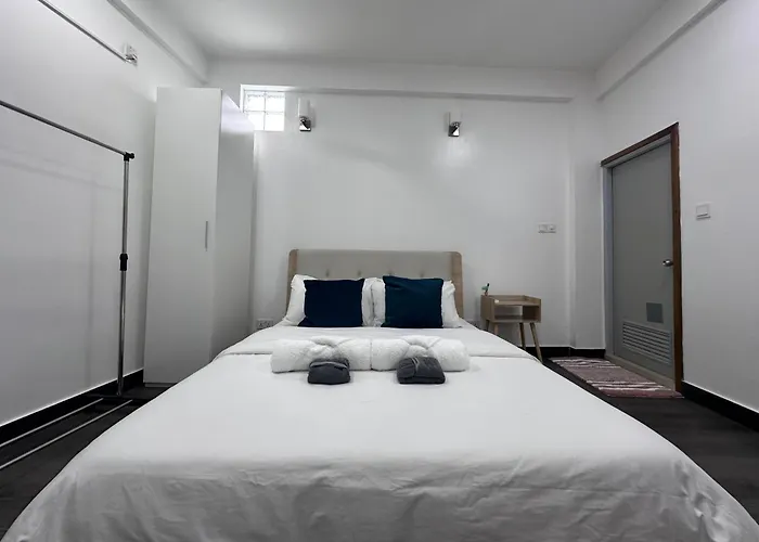 Riviera Cove - 1 Bedroom Apartment With Living Room & Kitchen